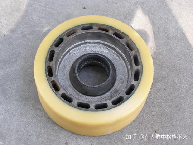 聚氨酯包膠輪為電動叉車提供高效保護(hù)